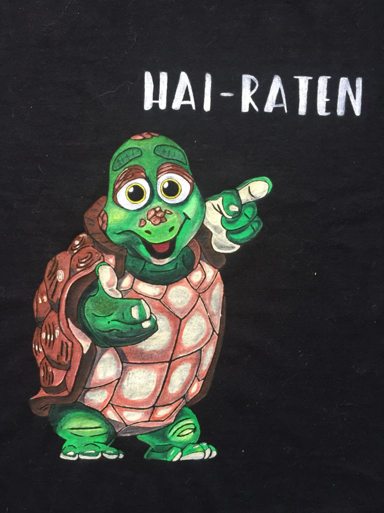 Josie Schildkröte Sascha Grammel Hai-Raten - selbstgestaltetes Motiv Shirt- Stoffe bemalen