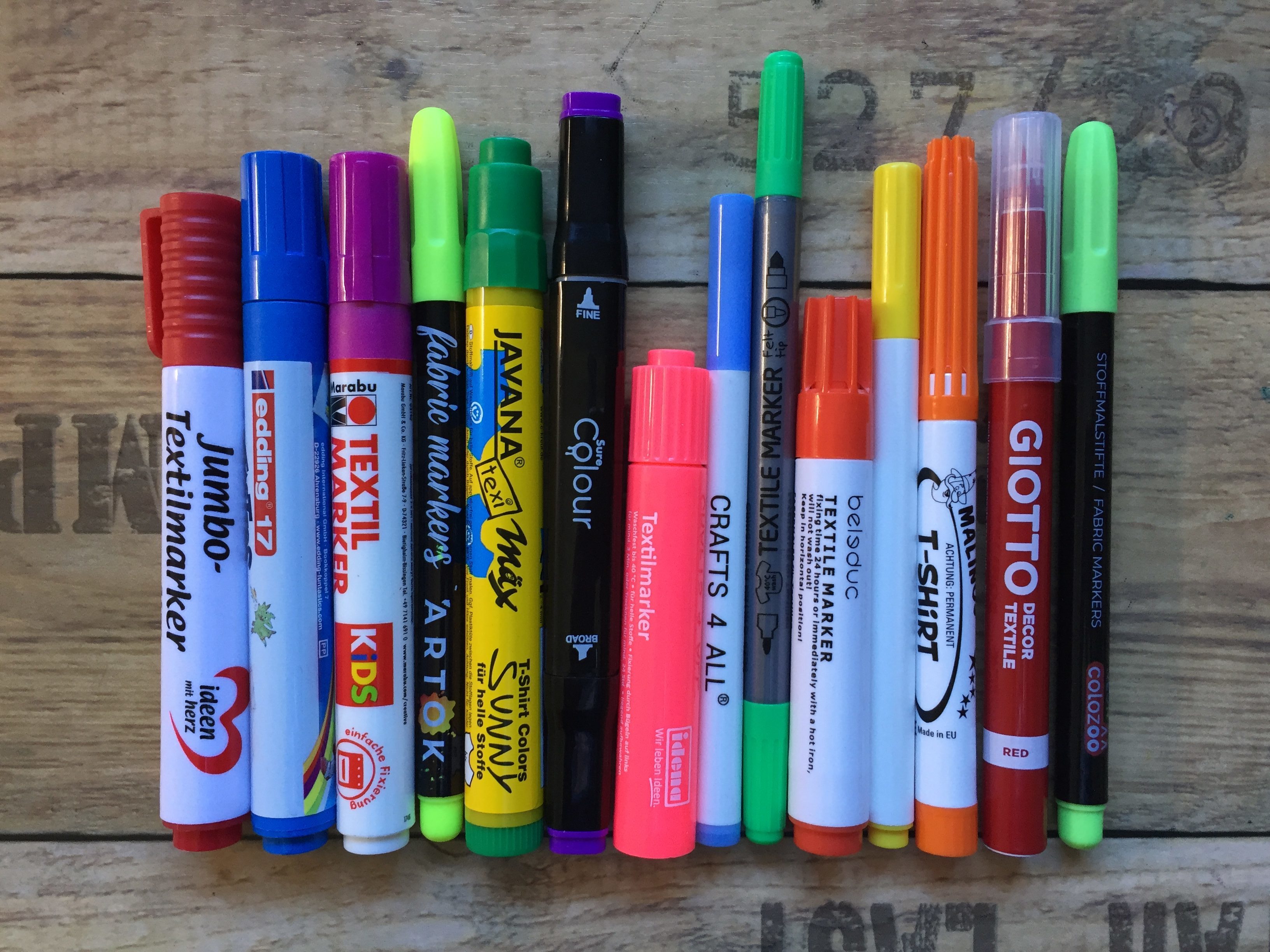 Textilmalstifte 8 Farben ca 9cm Textilstifte zum Bemalen von T-Shirts 