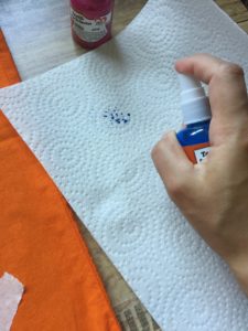 Schablonieren mit Stoffmalfarben - Stoffe bemalen - Textilsprühfarben