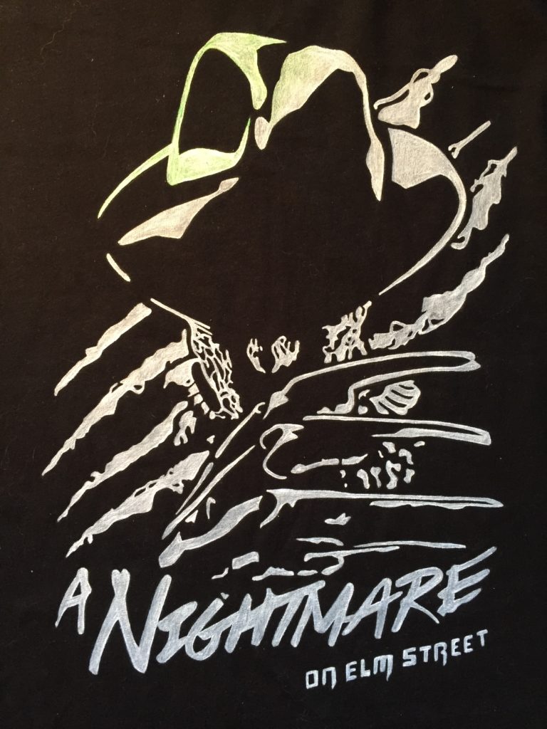 Das schwarze Neonshirt mit dem Freddy Krueger Motiv - Bilderstrecke - Marabu Neon Textil Set - stoffe-bemalen.de