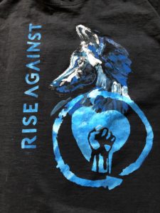 Selbstgemaltes Rise Against Shirt - Schablone Gelli Plate - Marabu Stoffdruckfarben - Wolves