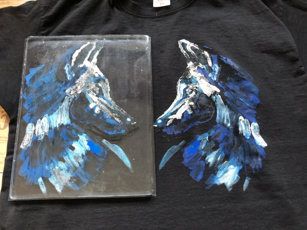 Rise Against Shirt "Wolves" - selbstgemaltes Shirt - Stoffmalfarben - Gelli Plate - Mylarschablonen - stoffe-bemalen.de