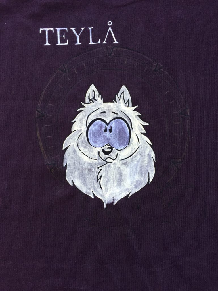 Teyla - deutscher Mittelspitz - Hundemotiv - selbstgemaltes Shirt - Stoffmalfarben - Stargate - stoffe-bemalen.de