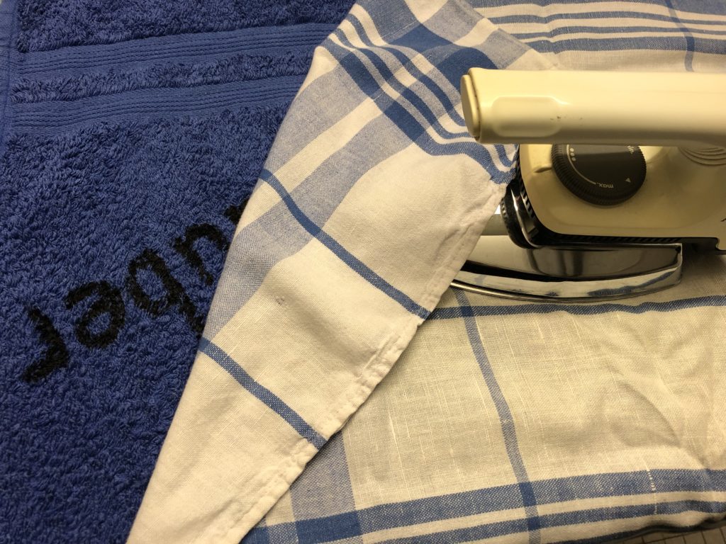 Handtuch bemalen mit Stoffmalfarben - Handtuch bedrucken - Schablonen - stoffe-bemalen.de