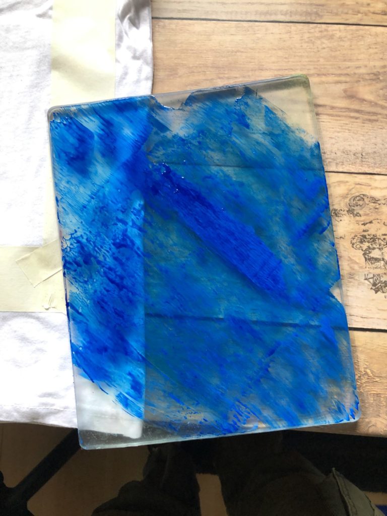 Stoffmalerei - Test - Erfahrungsbericht - Gelli Plate - Monotypie - Stoffdruck - buntes Shirt - Farbflecken kaschieren
